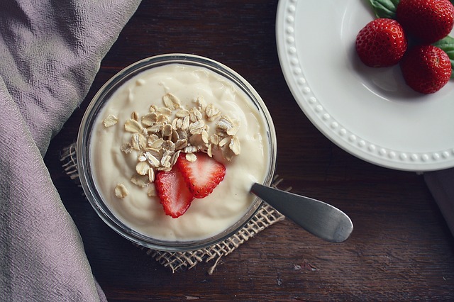 jogurt a ovoce